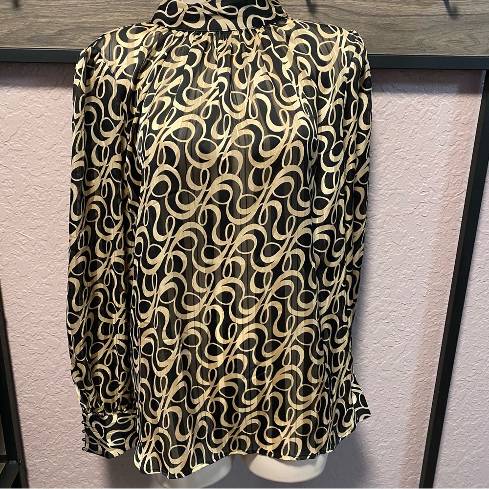 Beautiful long sleeve ladies blouse, NWT